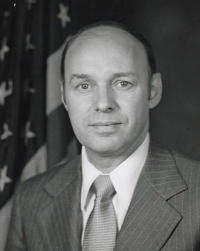 Ambassador James R. Jones official portrait