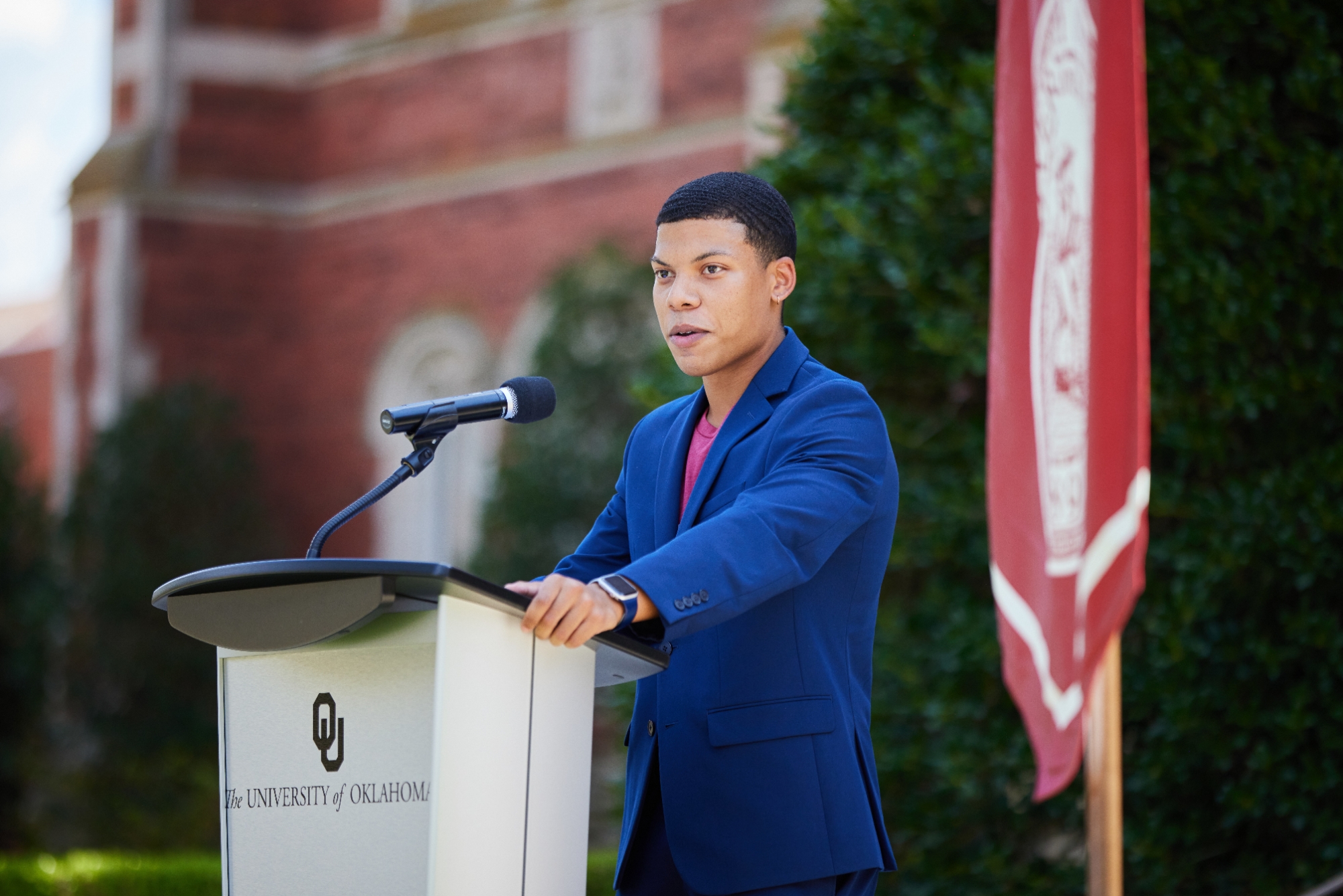 Devin Brown standing at a podium that says, "OU, 皇冠体育".