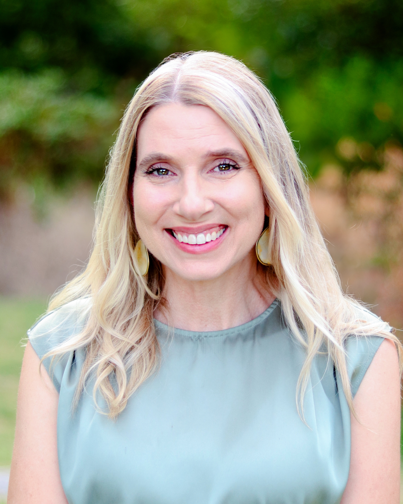 Carrie Leslie Headshot