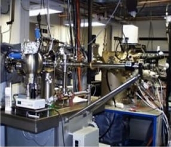Dual chamber molecular beam epitaxy system (Prof. Santos).