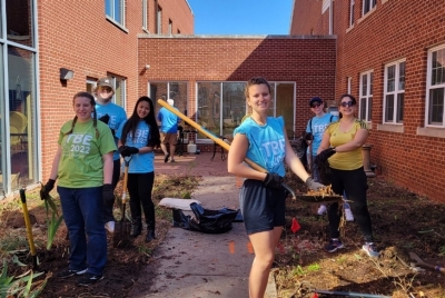 Psychology graduate students and their spouses volunteering at the big event.