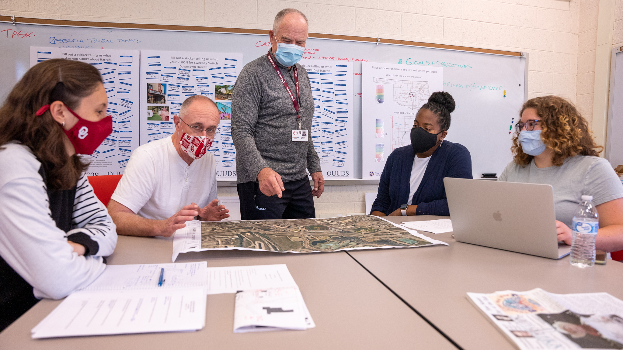 Urban design instuctor and students in class