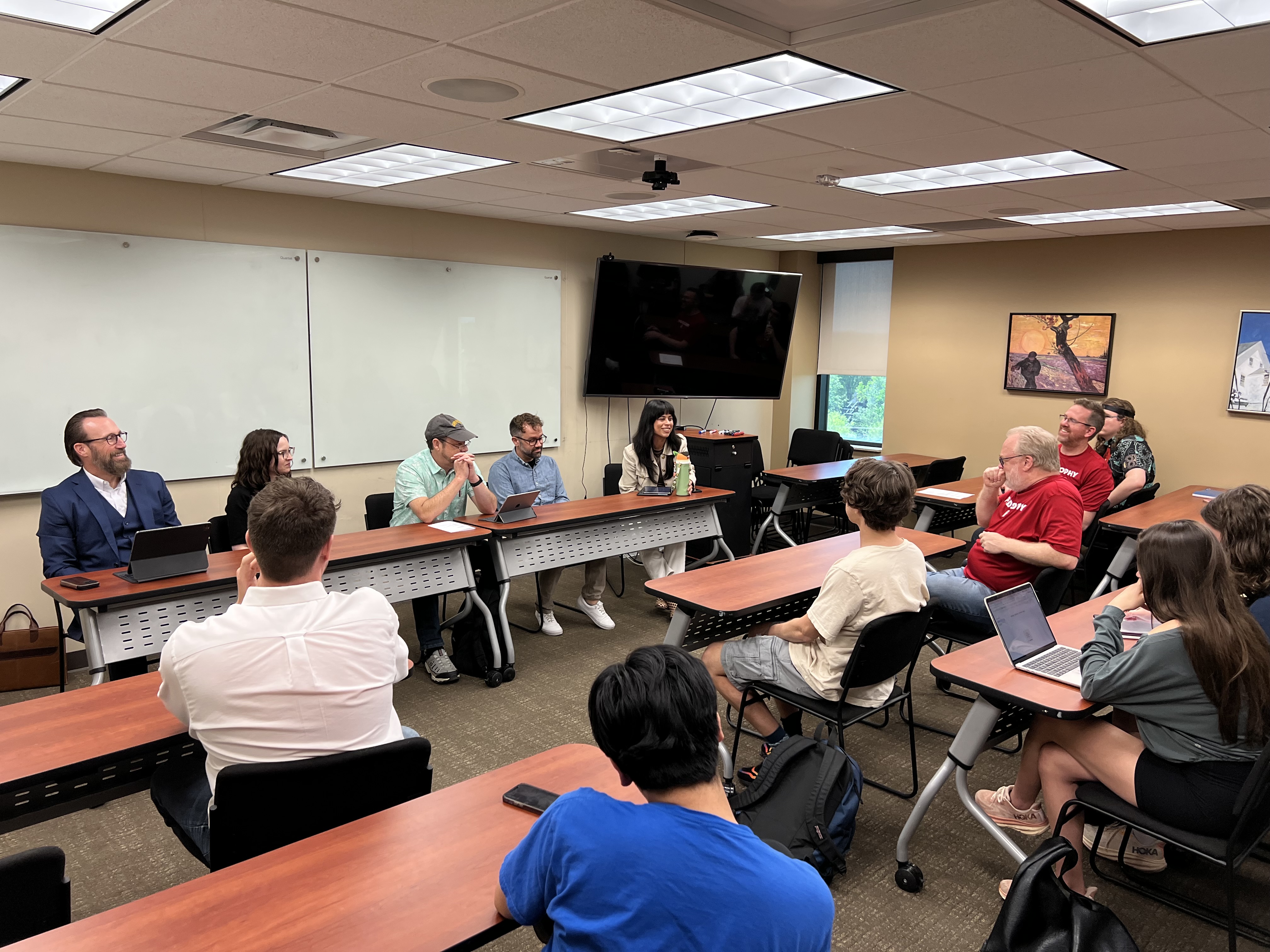 Participants in the "What can I do with 哲学?" panel discussion.