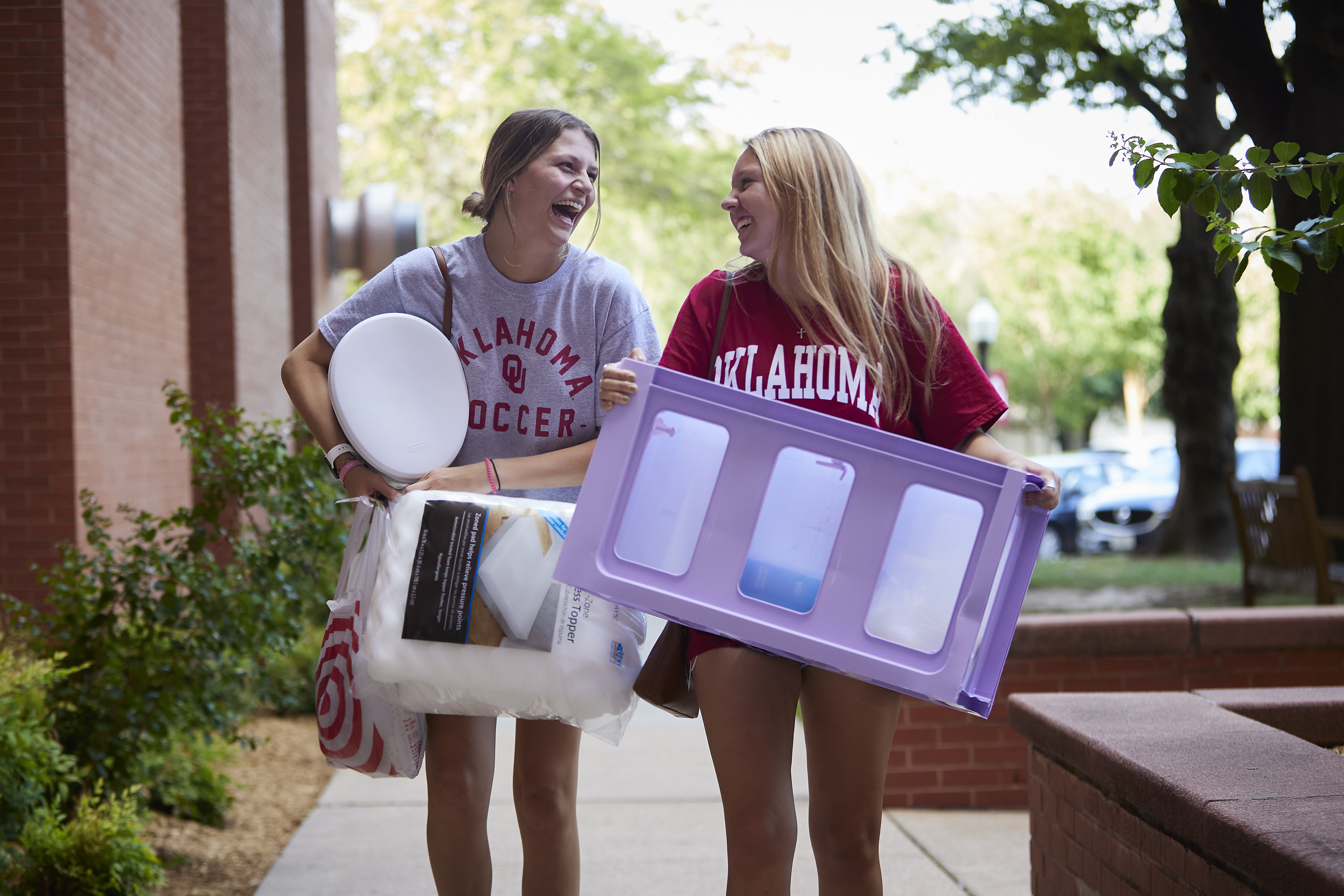 Students moving in