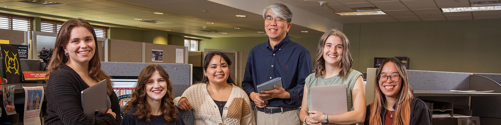 Students and Director of 皇冠体育研究生 Studies, Doyle Yoon