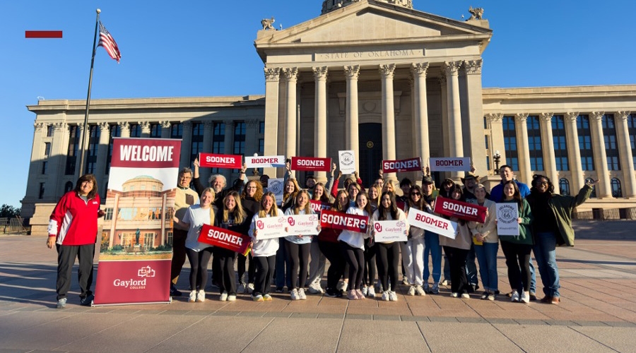 Gaylord College faculty and students at the Oklahoma State Capitol.
