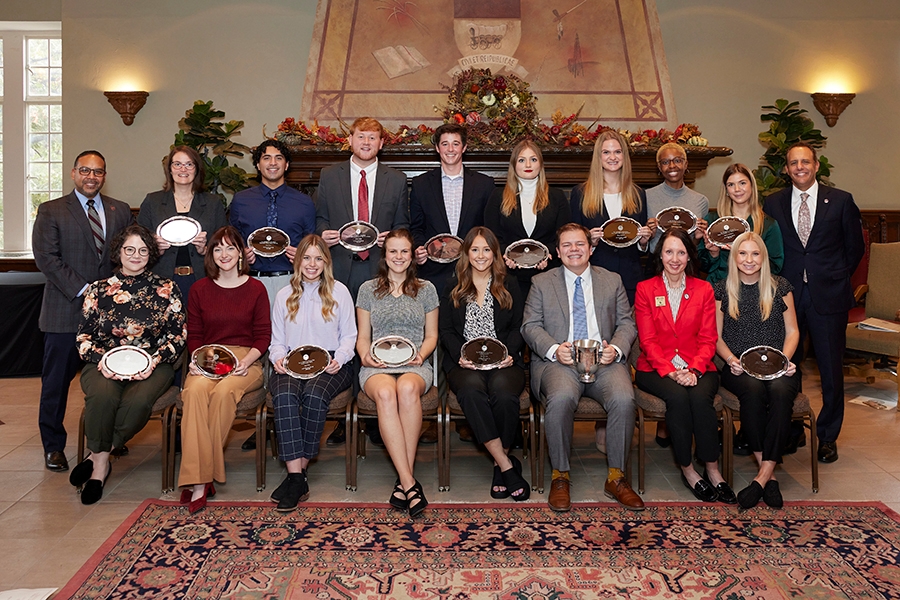 2022-2023 Outstanding Seniors at The University of Oklahoma Norman campus with Vice President of Student Affairs and Dean of Students, David Surratt, and University President, Joseph Harroz, Jr.