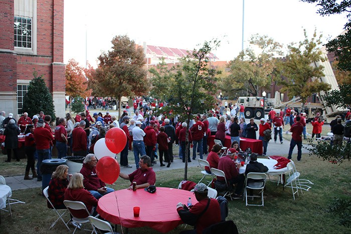 Price Alumni & friends gather at annual tailgate