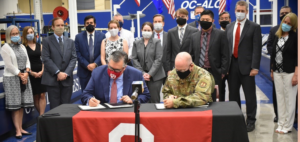 Dr. Tomás Díaz de la Rubia, University of Oklahoma vice president for Research and Partnerships, left, and Brig. Gen. Jeffrey R. King, Oklahoma City Air Logistics Complex commander, sign an Educational Partnership Agreement July 14, 2020. The agreement will help both institutions cultivate aerospace technology development and will improve and enhance education in science, technology, engineering, and mathematics at the university. (Air Force photo by April McDonald)