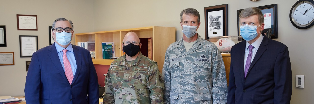 Tomás Díaz de la Rubia (left) posing with Brigadier Generals Jeff King and Chris Hill of the Oklahoma City Air Logistics Complex, and former commander of the Warner Robbins Air Logistics Center Lt. Gen. (Ret) Don Wetekam on the occasion of the establishment of a new strategic partnership between the OC-ALC at Tinker Air Force Base and the University of Oklahoma.