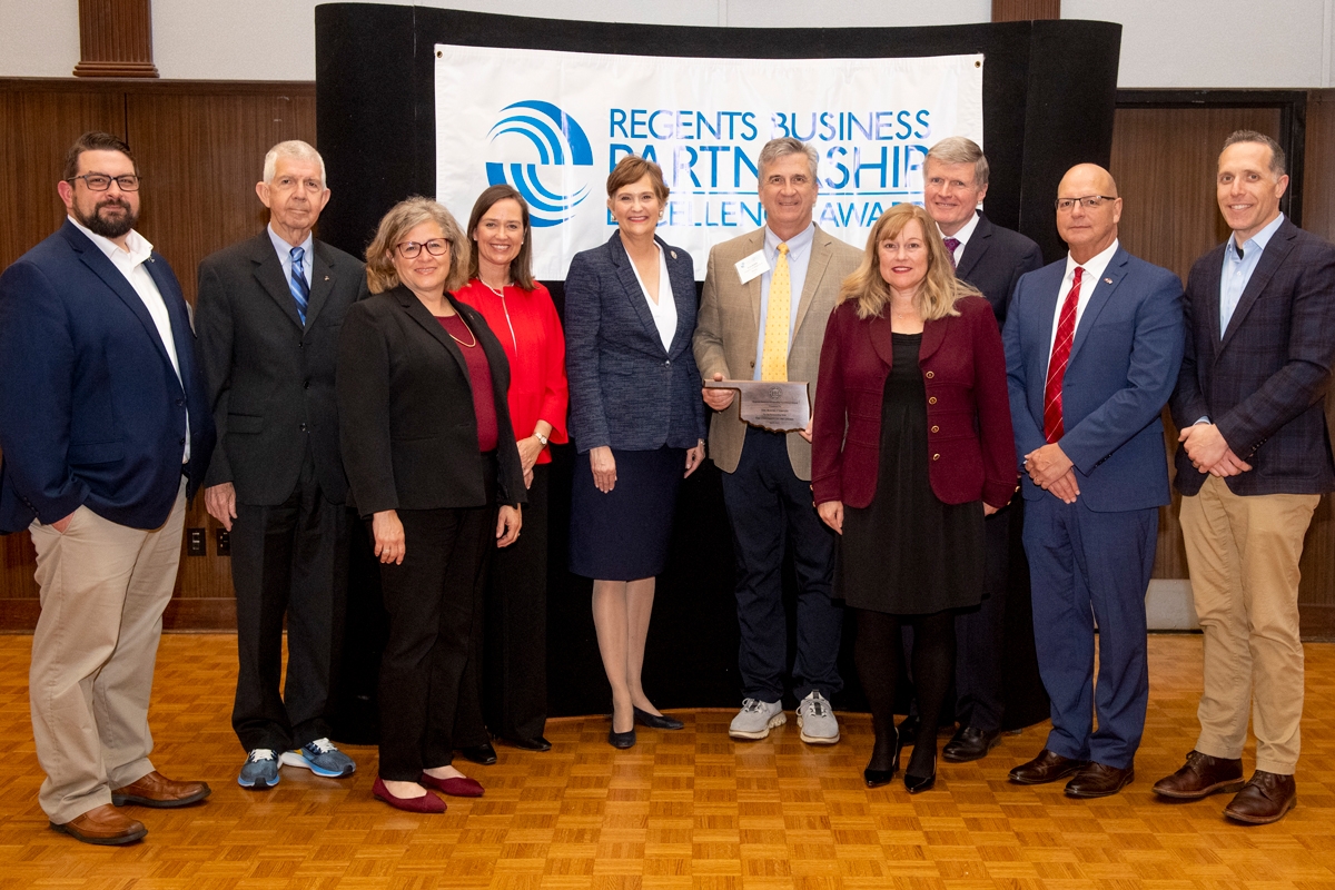 Jeff Anderson, Boeing OKC Site Chief Engineer Regent Stephen Taylor Tracy Curtis, OU Foundation Regent Courtney Warmington Chancellor Allison Garrett Ryan Britton, Boeing OKC Site Leader Joyce Burch Don Wetekam Cliff Wojtalewicz Jarrod Calhoun, Boeing Bomber Air Vehicle Engineering Manager