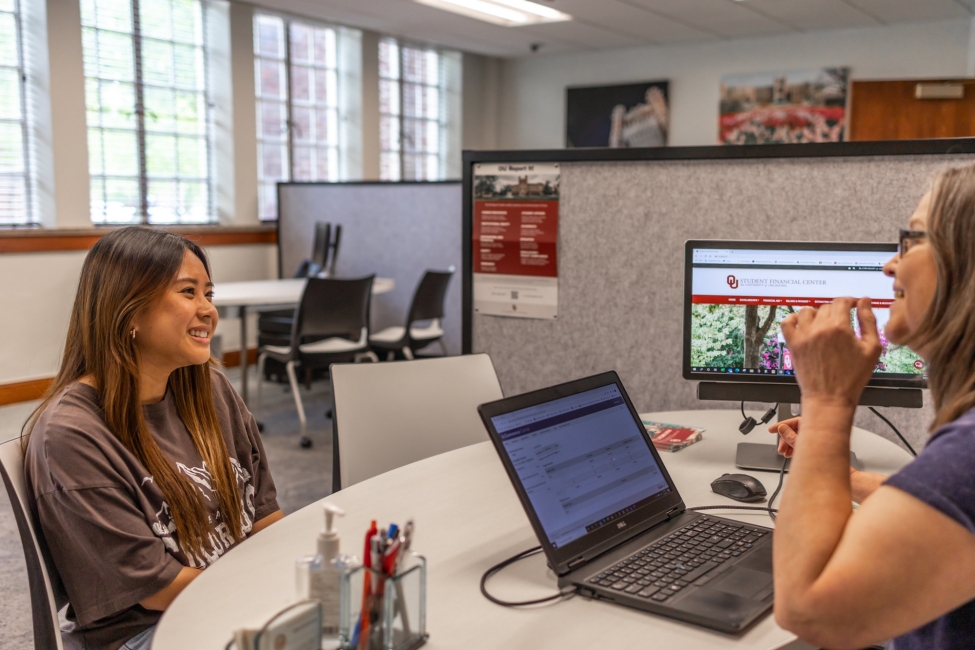 Student meeting with Student Financial Expert 