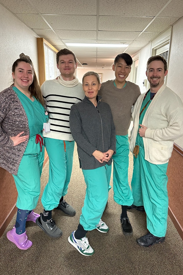 健康 residents in scrubs and masks.